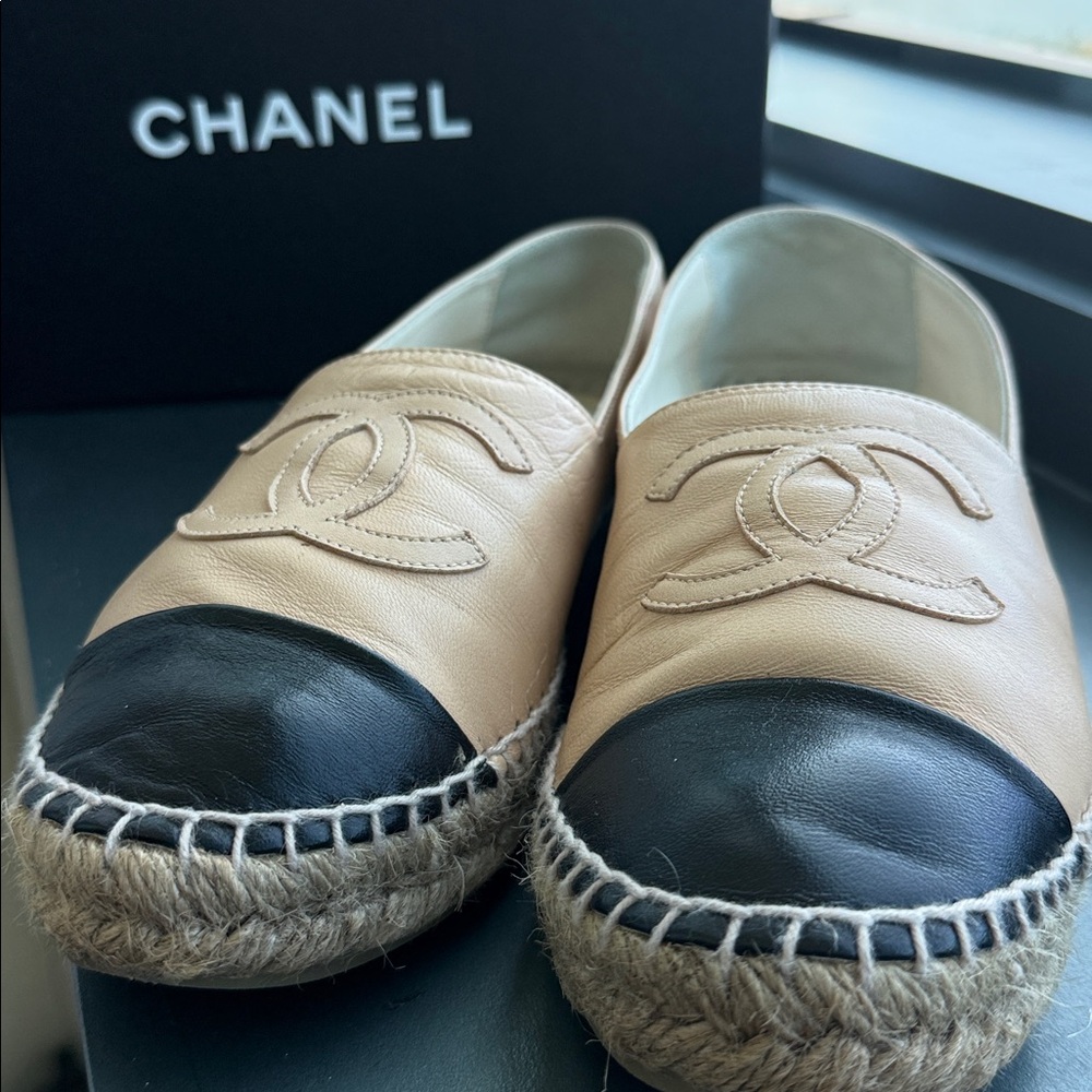 Chanel Espadrilles - size 7, comes with designer box & 2 dust bags - Picture 3 of 10